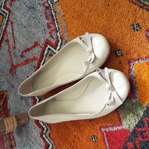 Vera Wang Ballet Flats